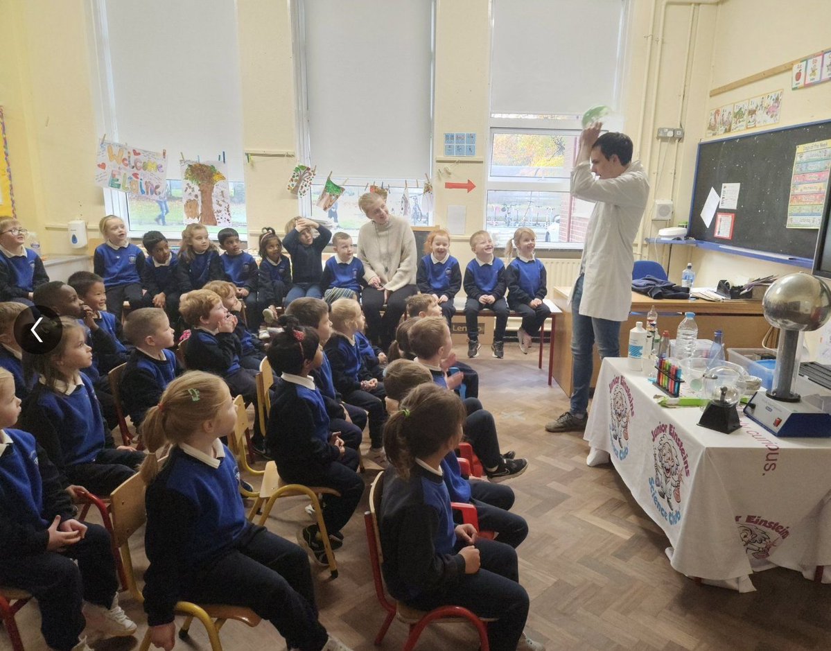 JuniorEinsteins's tweet image. During Science Week Ireland 🇮🇪 , a huge thank you to our amazing Junior Einsteins Science Club Ltd. franchisees, licensees and our brilliant science instructors. 

You are the energy behind the hands-on, loud, messy, fun science events that children remember. You show up in…