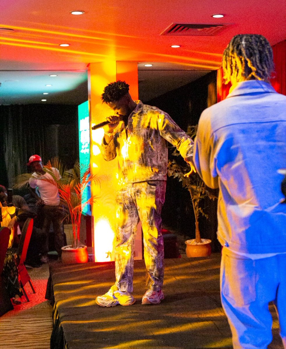 Goldenwayne7's tweet photo. Make magic with me walk this part with me believe in me even if I look stupid 
Lets build a legacy 
Support me undoubtedly be proud of me even when ive achieved nothing 💯  lets grow together 
#hiphop #GoldenWayne 
@mc_dorcyberry congratulations on a successful show 👏 https://t.co/WO9zu9C5id