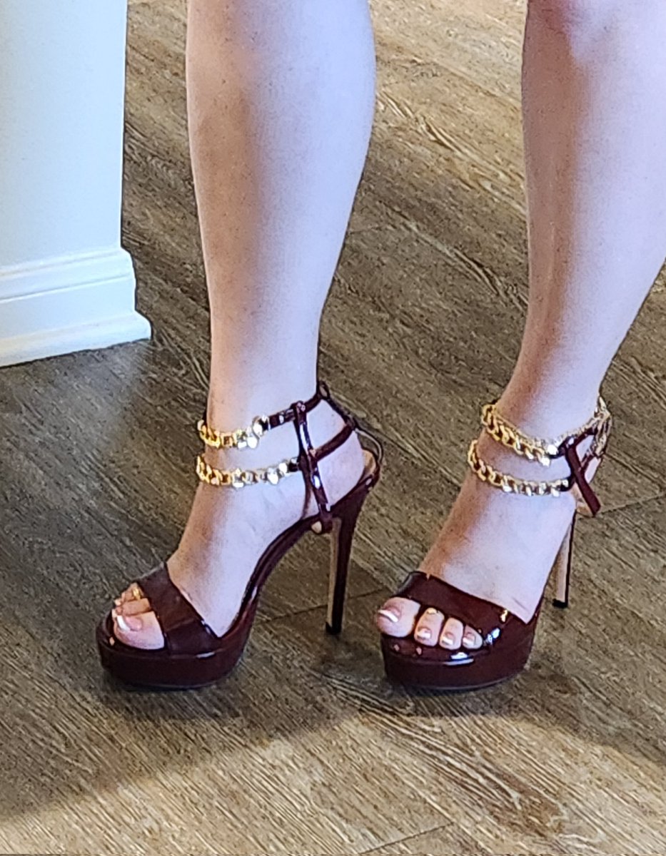 AnnieLarkinFF's tweet photo. @footnight was so much fun! I started in these heels... but spent plenty of time barefoot ❤️ https://t.co/rLK7aao3cb