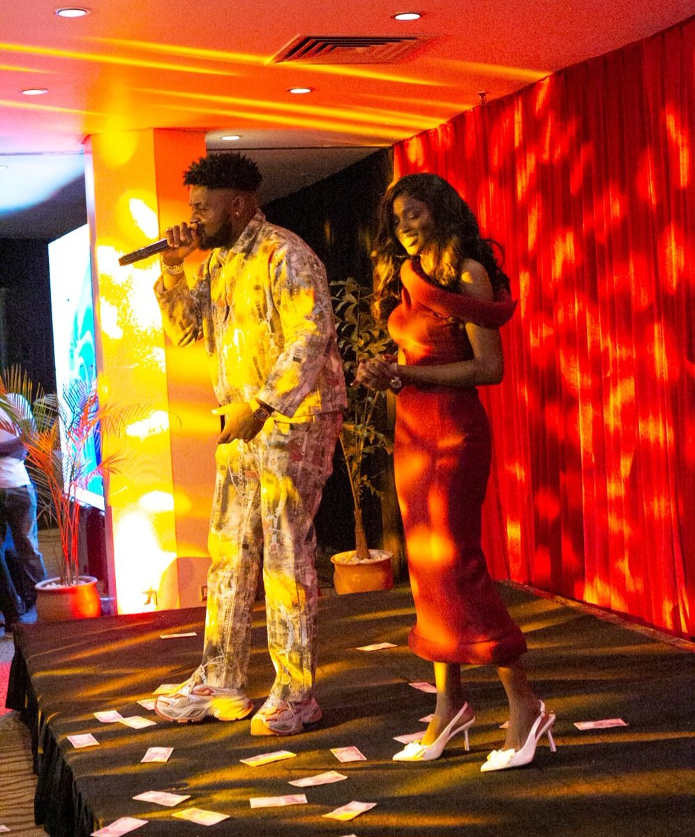 Goldenwayne7's tweet photo. Make magic with me walk this part with me believe in me even if I look stupid 
Lets build a legacy 
Support me undoubtedly be proud of me even when ive achieved nothing 💯  lets grow together 
#hiphop #GoldenWayne 
@mc_dorcyberry congratulations on a successful show 👏 https://t.co/WO9zu9C5id