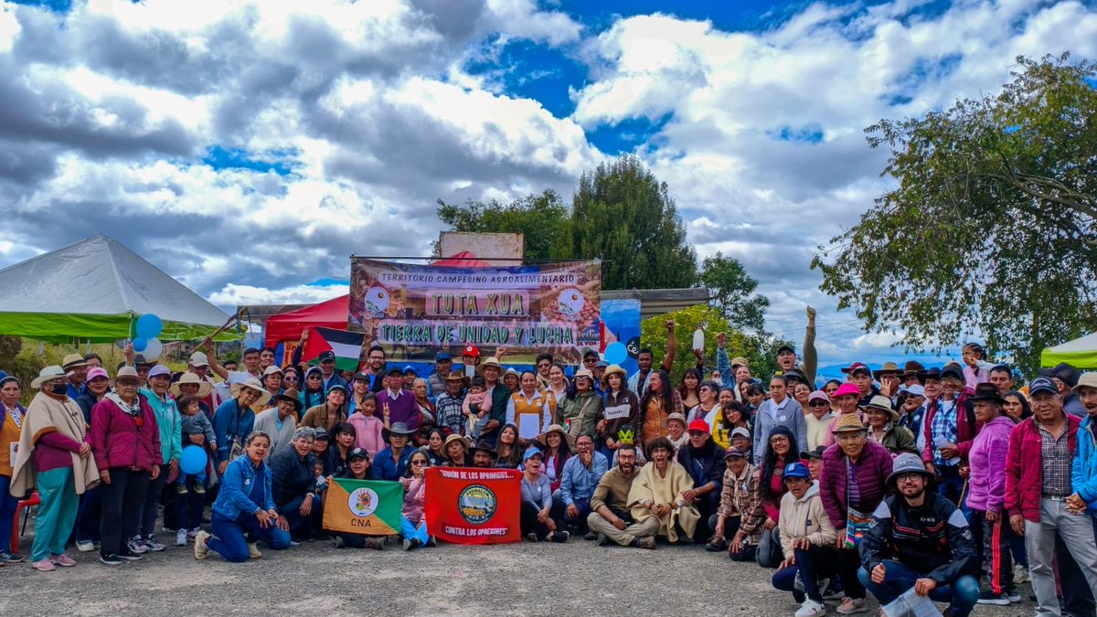 CNA_Colombia's tweet photo. ✊🏾 Declaración del Territorio Campesino Agroalimentario TUTA XUA: Tierra de Unidad y Lucha.

🗓️ Este 9 de noviembre se realizó la declaración del primer TECAM en el departamento de Boyacá, el cual queda ubicado en la vereda El Pedregal (Pedregal Cabeceras, Pedregal Alto, La Independencia, Límites, La Fuente y Callejuelas) y la Vereda Primera Chorrera (Corralejas y Campemento) en el municipio de Sogamoso.