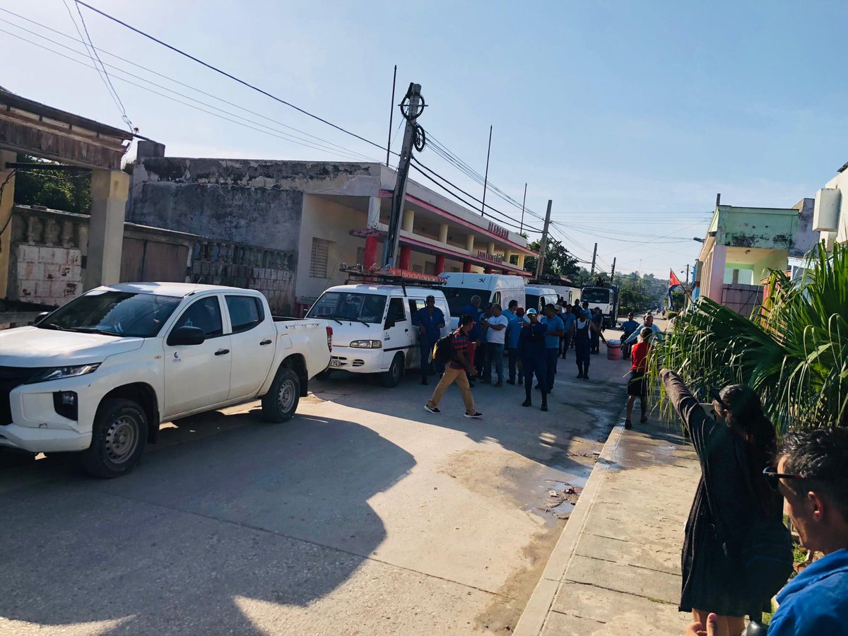 Se despiden de Manzanillo y recorren la ruta hacia Niquero las brigadas de <a href="/EtecsaCfgos/">Comunicador ETECSA Cienfuegos</a> para continuar las labores de recuperación de los servicios de telecomunicaciones en <a href="/ETECSAGranma/">Bayamesa2025</a> 
#EtecsaConCuba
<a href="/MiguelASurezSa2/">Miguel A. Suárez Sabina</a>  <a href="/Irenaldo5/">Irenaldo Cruz Lopez</a>