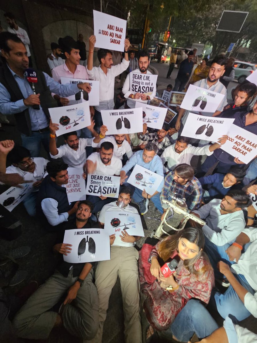 Delhi’s air is poison — AQI 800+, the worst in the world.

Hundreds of GenZ and youth, led by NSUI National President Shri <a href="/varunchoudhary2/">Varun Choudhary</a>, protested outside the CM’s residence demanding urgent action on Delhi’s toxic air.

Clean Air is our Basic Right.
People are dying,