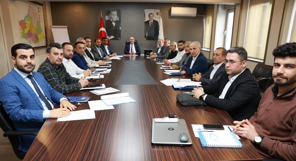 Şanlıurfa’mıza en iyi hizmetleri kazandırmanın gayretiyle çalışıyoruz. 🚰🚧👷

ŞUSKİ Genel Müdürümüz Emin İZOL’un koordinesinde Genel Müdür Yardımcılarımız, Daire Başkanlarımız ile birlikte haftalık planlama ve değerlendirme toplantısını gerçekleştirdik.