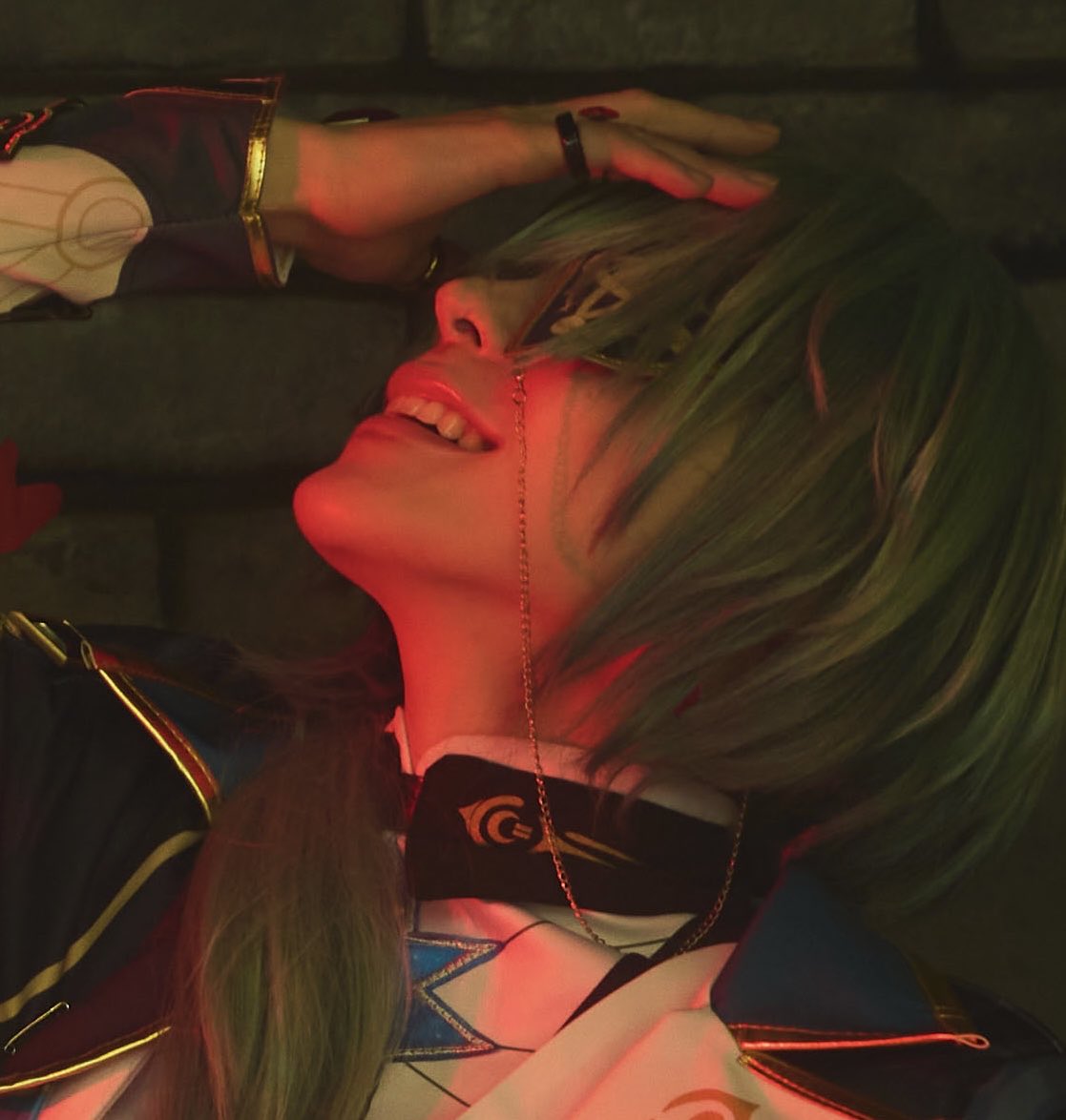 アナ先の口角見て