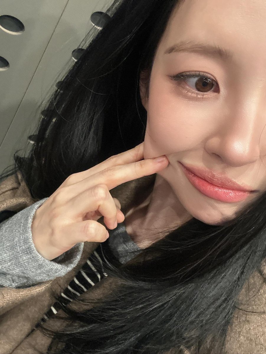 [#선미] 251110 효정의 볼륨을 높여요

감기 이슈에도 불구하고 
열창 라이브해준 #미야 🧡 #선미 🧡 
천사 선미 님의 정성에 
볼륨 제작진도 감동했습니다 🥹 

선미님 첫 정규앨범 HEART MAID 💖 
전곡이 다 너무 좋아요 💚 
타이틀곡 #CYNICAL 무대도 꼭 봐주세요🥰

🔗instagram.com/p/DQ4L2oHktvh