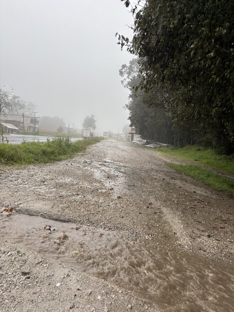 anaid_sam's tweet photo. @SEducacionVer Carreteras en mal estado y caminos inundados, Altotonga,Ver el día de hoy.  Pero todo normal y ligero, como diría nuestra gobernadora Zacatecana https://t.co/0Uc4zJPLDC