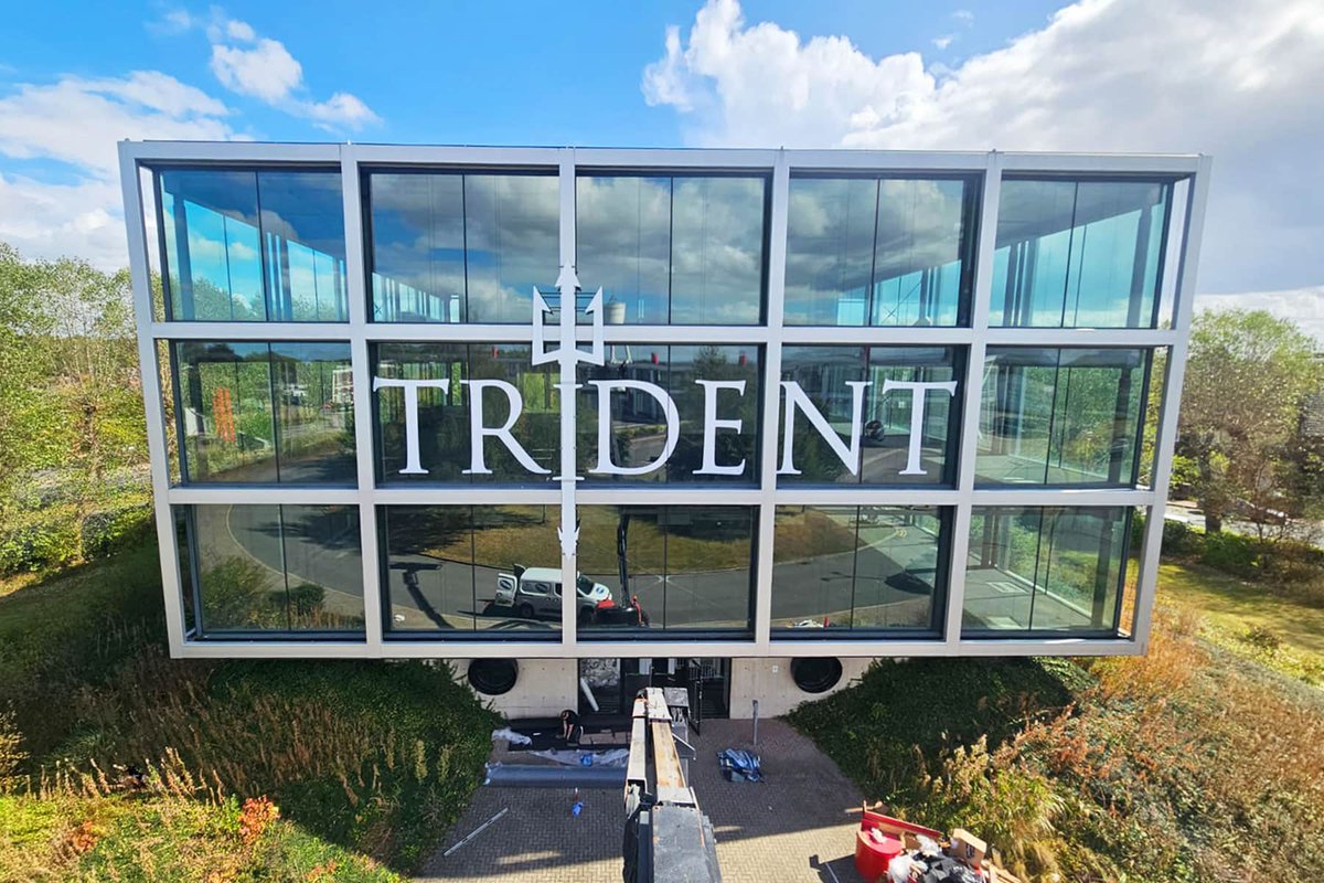 SignsPreston's tweet image. Trident Gym new signage 💪

White cut vinyl lettering + aluminium composite "I" mounted on sign rails clamped to steel column, zero drilling, just pure impact.

👉 Take a look: poppysigns.co.uk/portfolio-item…

#GymSignage #VinylGraphics #PoppySigns