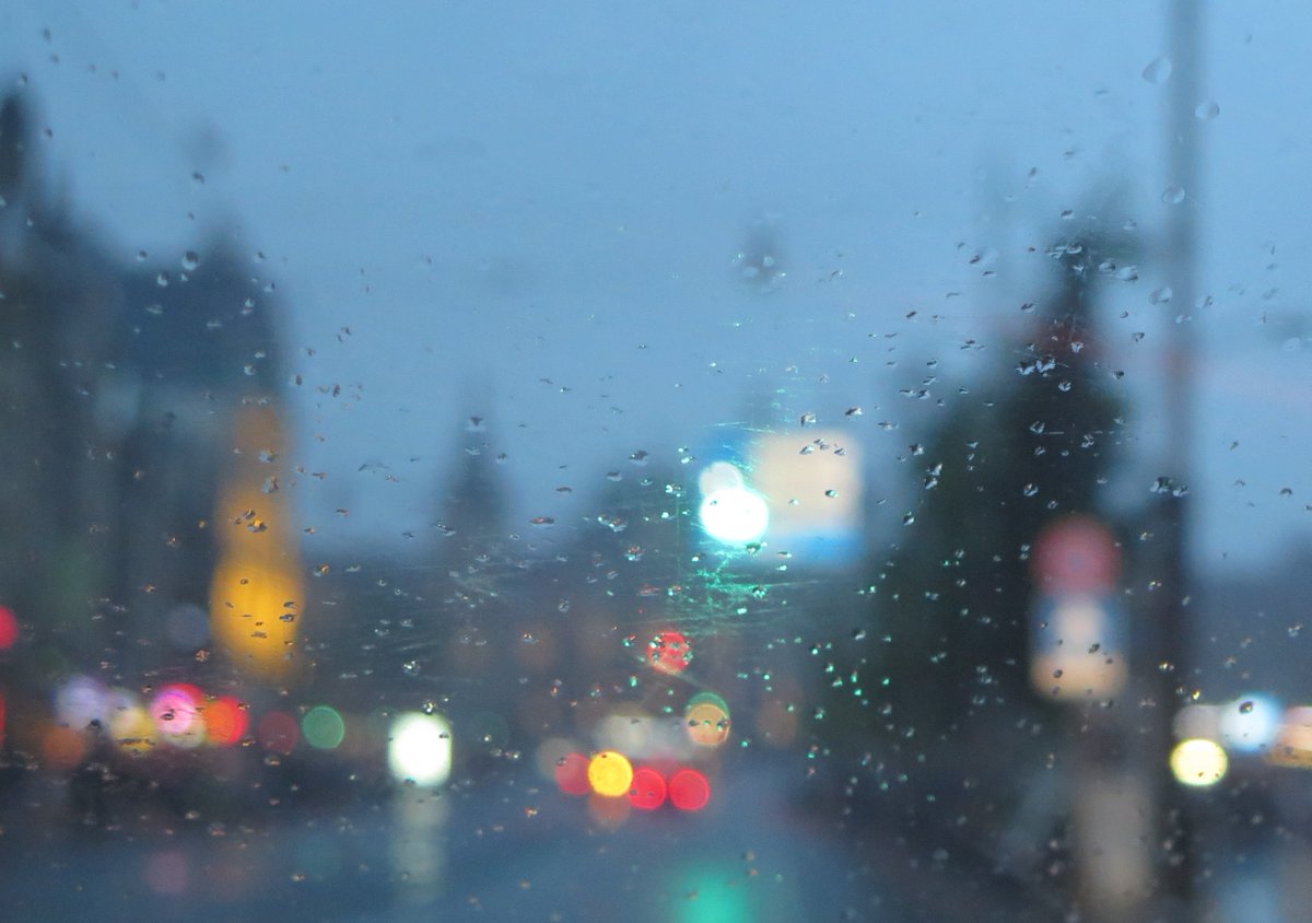 Photo / Central Station - Rain Impression - Amsterdam
Website : amsterdamimpressions.nl
RON EDGAR PHOTO
X : <a href="/020_Impressions/">Amsterdam Impressions</a>

#streetphotography
#urbanphotography
#Amsterdam