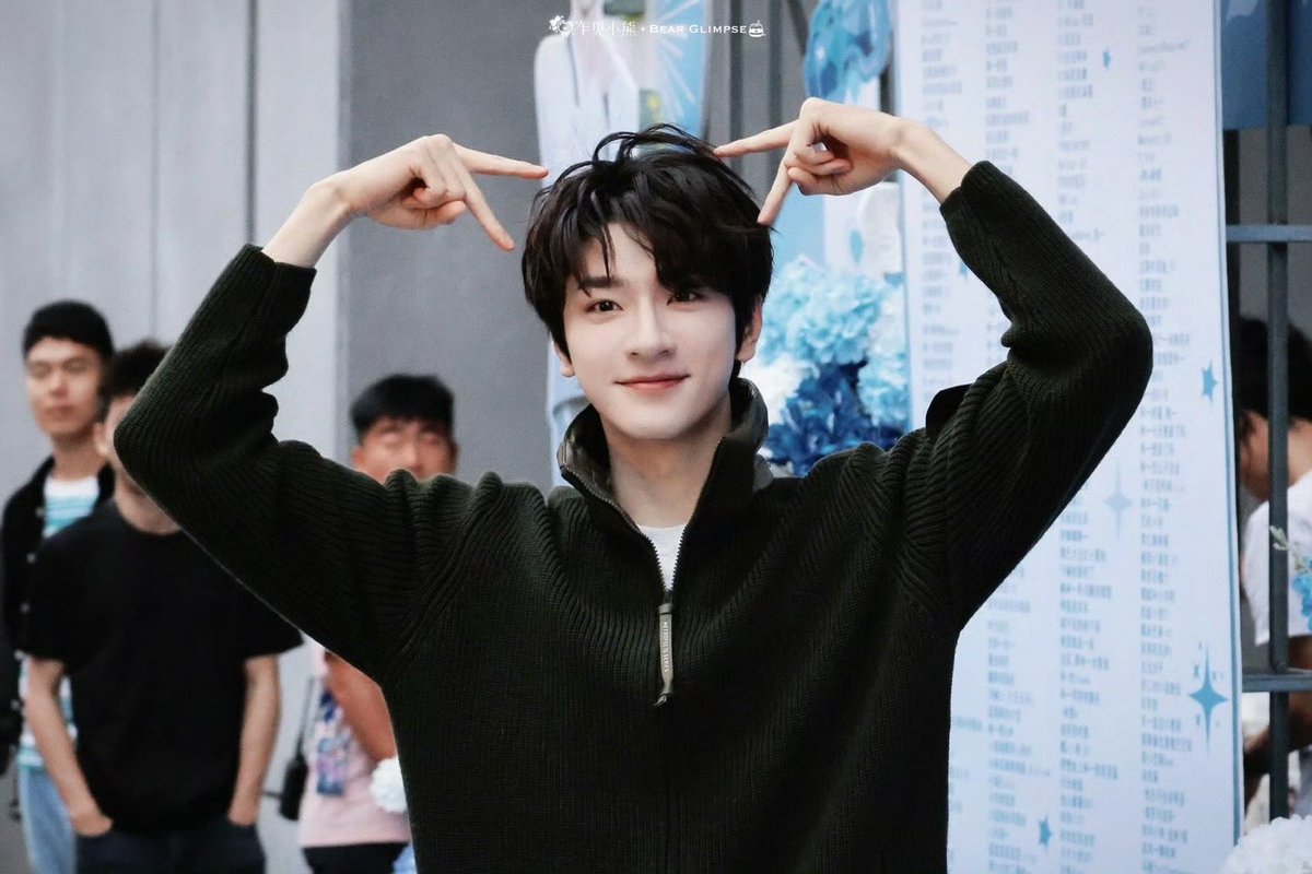 ForCdrama's tweet image. Drama #WhenIMeetTheMoon starring #LinYi #LuYuxiao has wrapped up filming.