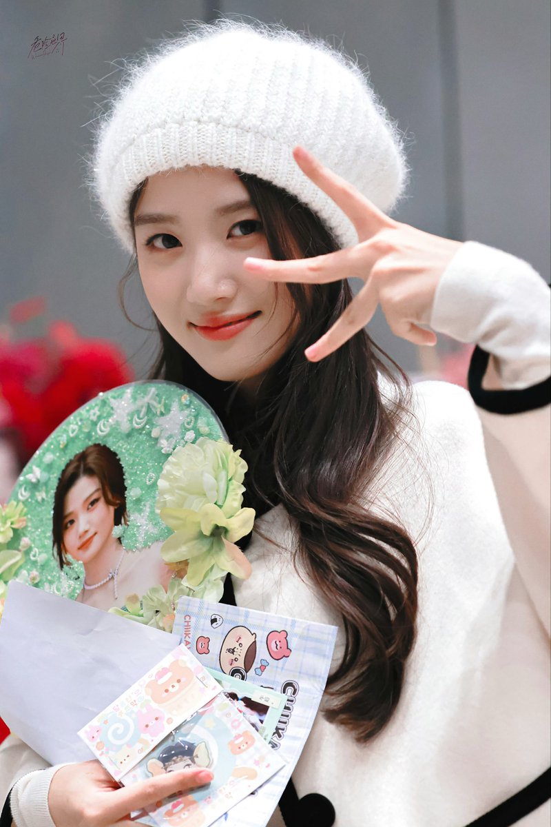 ForCdrama's tweet image. Drama #WhenIMeetTheMoon starring #LinYi #LuYuxiao has wrapped up filming.