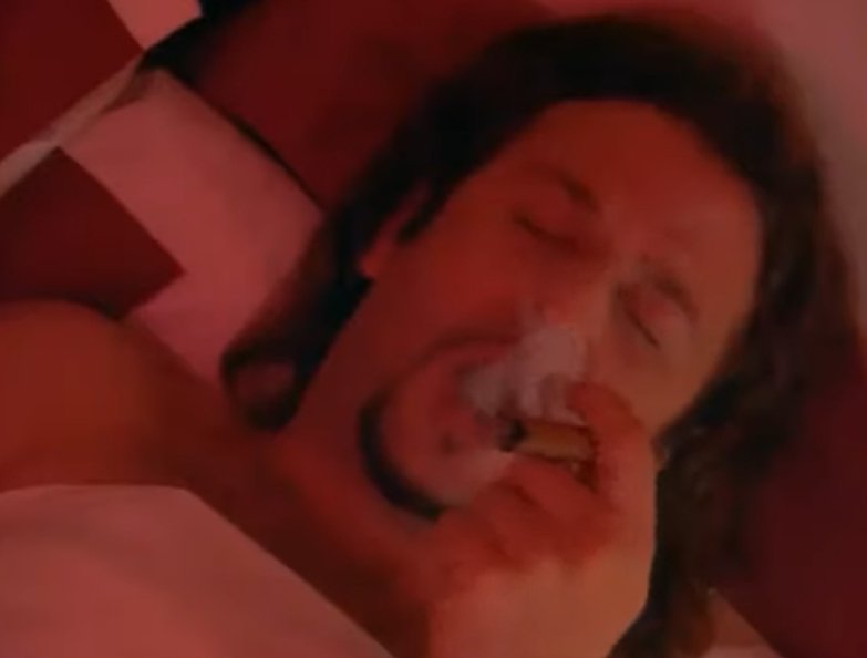 Εμένα μυρίζει κοπριά, τυρόγαλο και γίδα που βράζει.