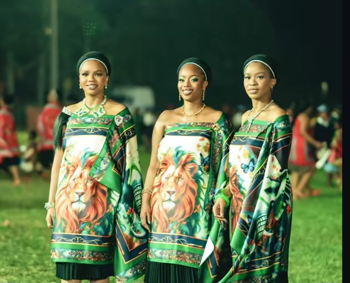 umhlangaswz's tweet image. Their Royal Highnesses Princess Temashayina, Princess Temtsimba &amp;amp; Princess Tiyandza 💚
#buhle #imvunulo #swati