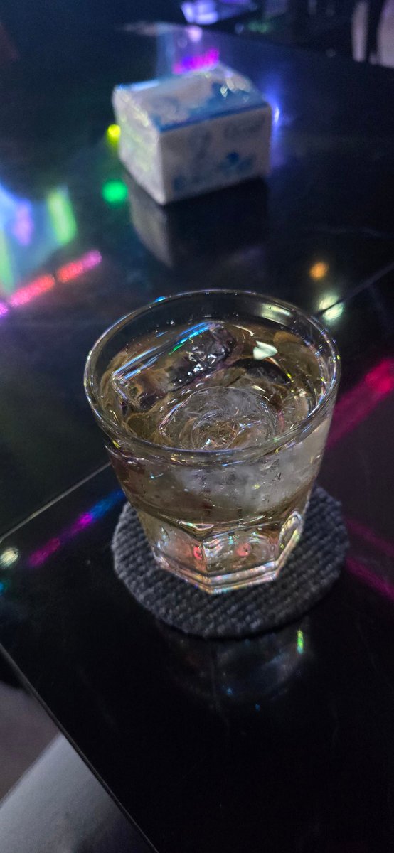 ___FORWHAT___'s tweet image. ยก........เหงาเว้ย