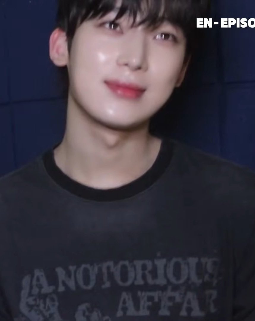 ilysmjkjesn's tweet photo. help sunoo has had enough of hoon 😭 https://t.co/oQAM5UaTqa
