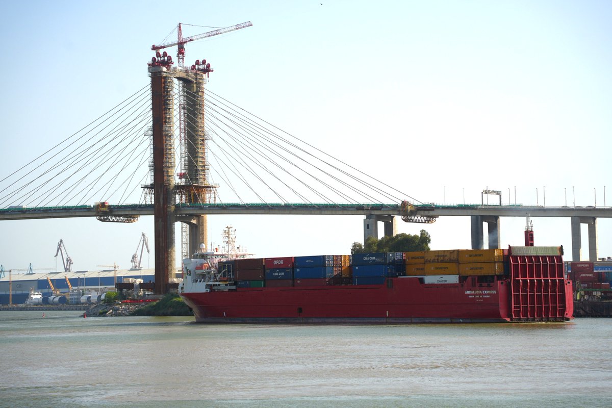 🚫 Mañana martes 11 de noviembre, de 06:00 a 13:00, se verá interrumpida la navegación bajo el Puente del Centenario.

🏗️Por razones de seguridad y con motivo del izado de las dovelas de esta infraestructura, no será posible el paso por la canal bajo el puente.