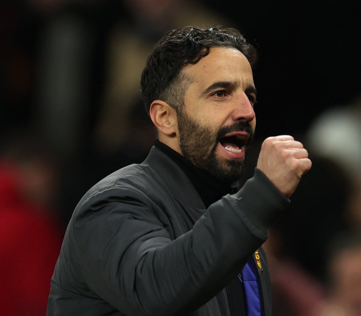 Kitu ambacho nimekiona kwa Amorim na binafsi nimekipenda ni kwamba jamaa haitaji kutengeneza "best first eleven" ila yeye anachofanya ni kutengeneza "The right eleven" kulingana na mpinzani, uwanja aliopo na kwa wakati husika Nini anahitaji. 

We need a system and not BEST XI. 🧠