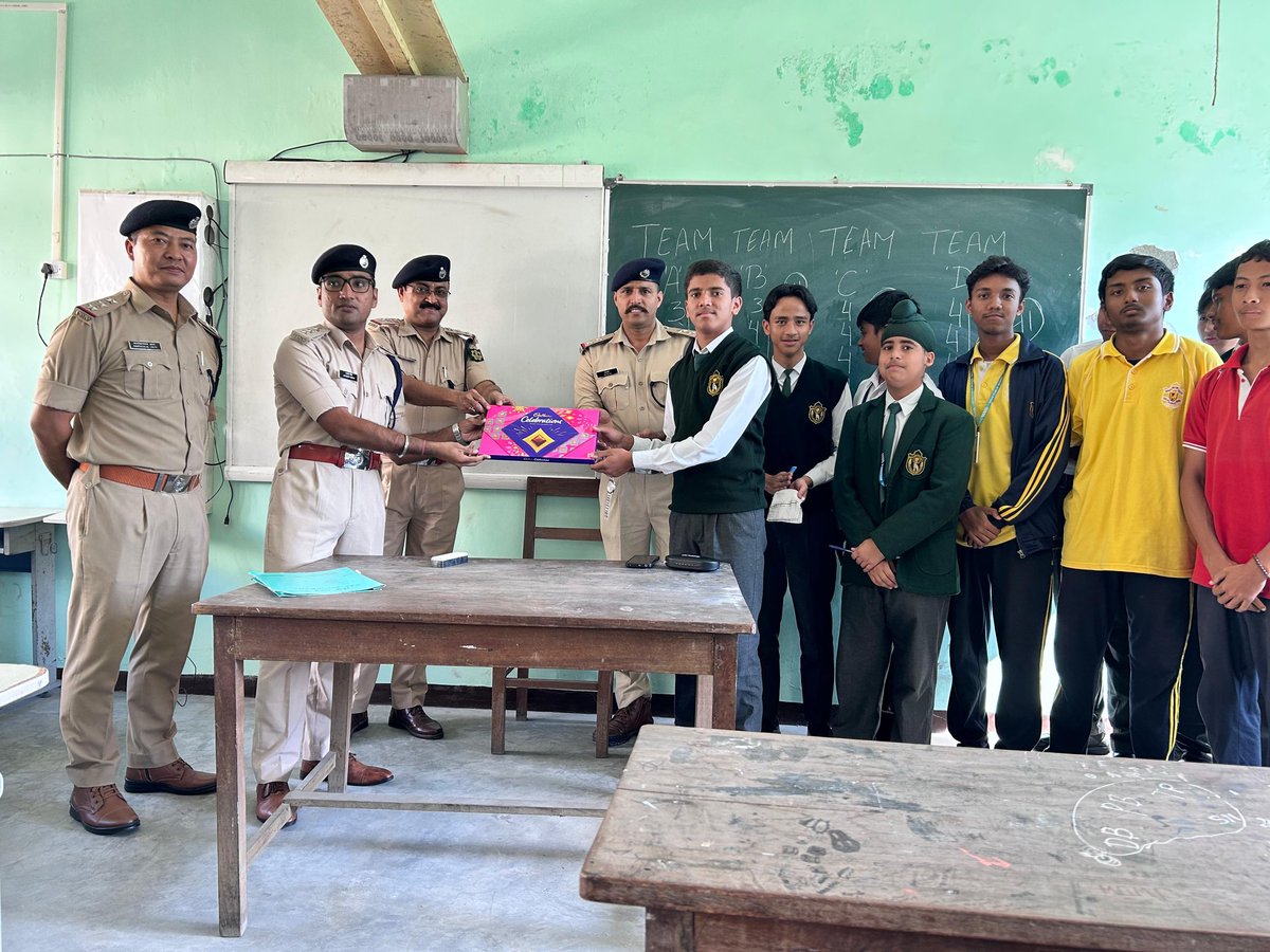 CISFNORTHEAST's tweet image. #CISF UNIT IOCL BONGAIGAON organized a quiz competition at Delhi Public School, Bongaigaon to mark 150 years of “Vande Mataram”!
Students showcased great enthusiasm &amp;amp; patriotic spirit. 
#VandeMataram150 #IOCLBongaigaon
@HMOIndia @PIB_India @IndianOilcl @CISFHQrs @MinOfCultureGoI