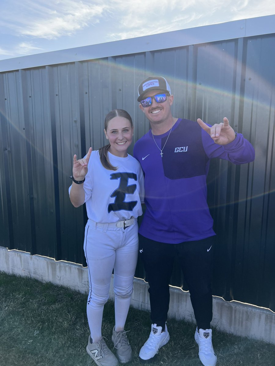 On Saturday, I attend the Top Club Fall Invitational D1 Showcase Camp, and I got to talk to <a href="/hunter_hays27/">Hunter Hays</a>! I’m so glad I the opportunity to learn from him! <a href="/GCU_Softball/">GCU Softball</a> <a href="/jaymebailey_/">Jayme Bailey</a> <a href="/SandraWente/">Sandra Wente</a>
