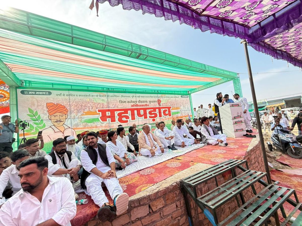 MukeshBhakar_'s tweet photo. #डीडवाना कलेक्ट्रेट पर किसानों की कस्टोडियन भूमि के सरकारी अधिग्रहण के विरोध में आयोजित महापड़ाव में शामिल हुआ।
किसानों की इस न्याय की लड़ाई में अपना एक माह का वेतन समर्पित किया। https://t.co/poscD3BhBm