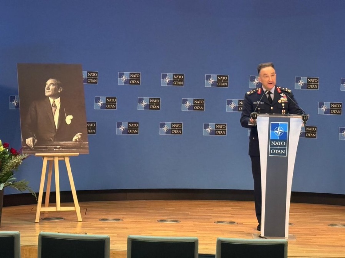 🇹🇷 Mustafa Kemal Atatürk, NATO'da düzenlenen törenle anıldı.