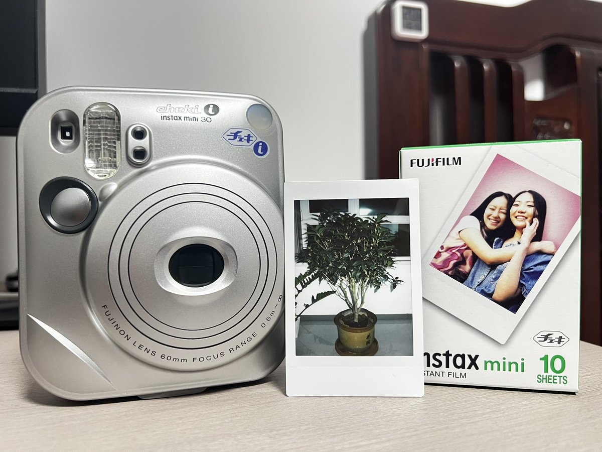 Fujifilm Instax Mini 30 (only sale on Japan)
#Fujifilm #instax #instantcamera
