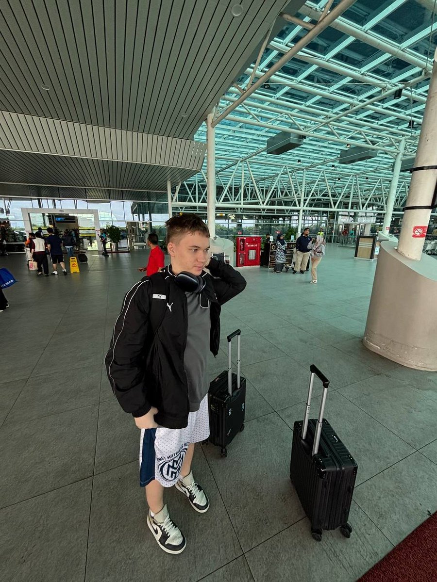 dch_crypt's tweet image. Hola, I’m Dima (DCH)

Founder of @ppuffins, one of the innovative IP projects on @AbstractChain.

It’s been a few months since my last big post, and a lot has changed since then.

We didn’t just come back
We rebuilt everything from the ground up.

Our community evolved into…