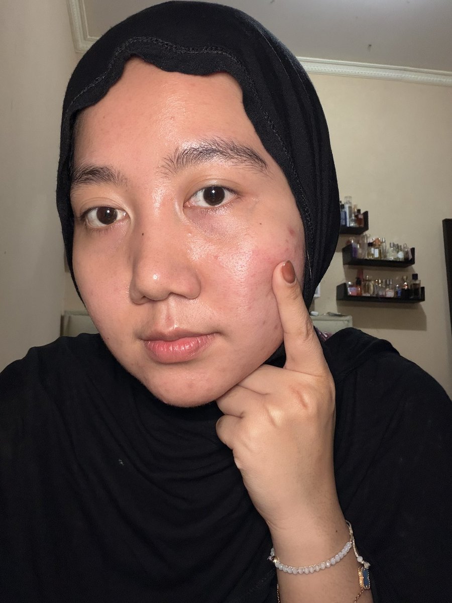 naaazzzs's tweet image. muka akhir-akhir ini lagi kemerahan, tapi no worries karena ada calming moisturizer- gel dari OMG! 🥹🥹🥹🥹
AH DI WAJAH #SkincareRoutine