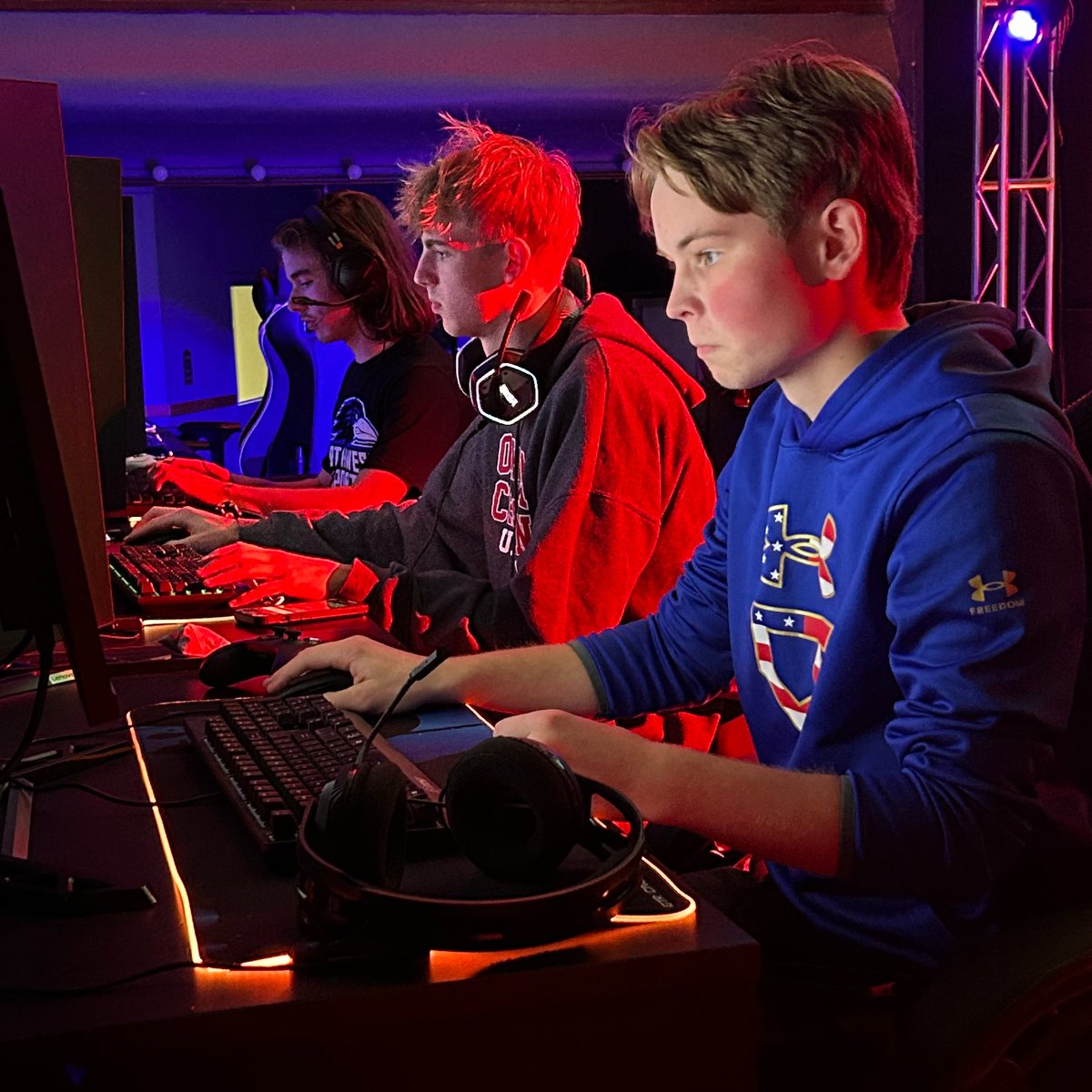 e-Communication tweet media