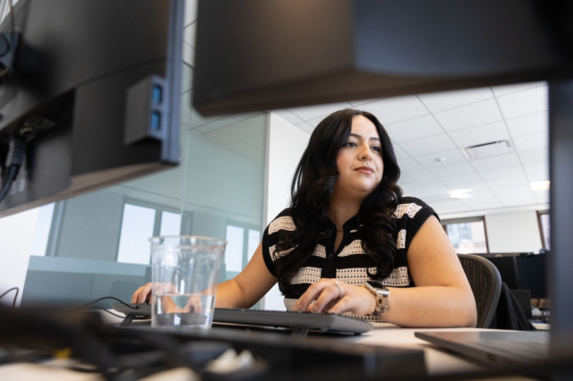 DebFMontero's tweet photo. Robert Half’s Demand for Skilled Talent report notes that hybrid job postings rose from 15% in Q2 of 2023 to 24% of new jobs in Q2 of 2025, while fully in-office job postings declined from 83% to 64% in the same period. https://t.co/PbRAqzqT19 https://t.co/ank4WOoX1e