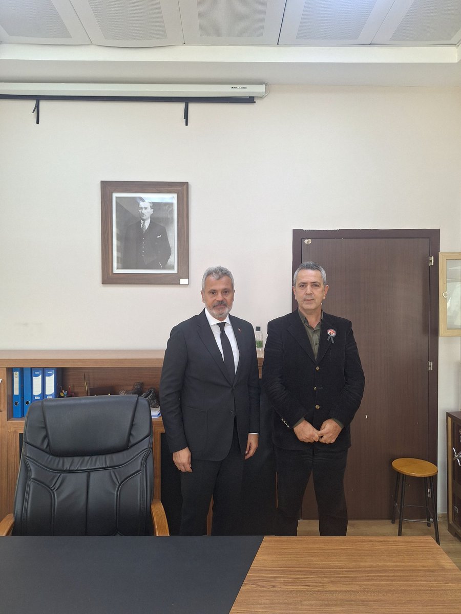 Mustafa Kemal Üniversitesi Kırıkhan Meslek Yüksek Okulunda bugün gerçekleşen 10 Kasım Atatürk'ü anma programı sonrası Büyükşehir Belediye Başkanımız Sayın <a href="/mehmetonturktr/">Mehmet ÖNTÜRK</a> ile bir araya gelerek yarın yapacağımız ağaçlandırma programının detaylarını görüştük. Sayın Başkana sağlamış