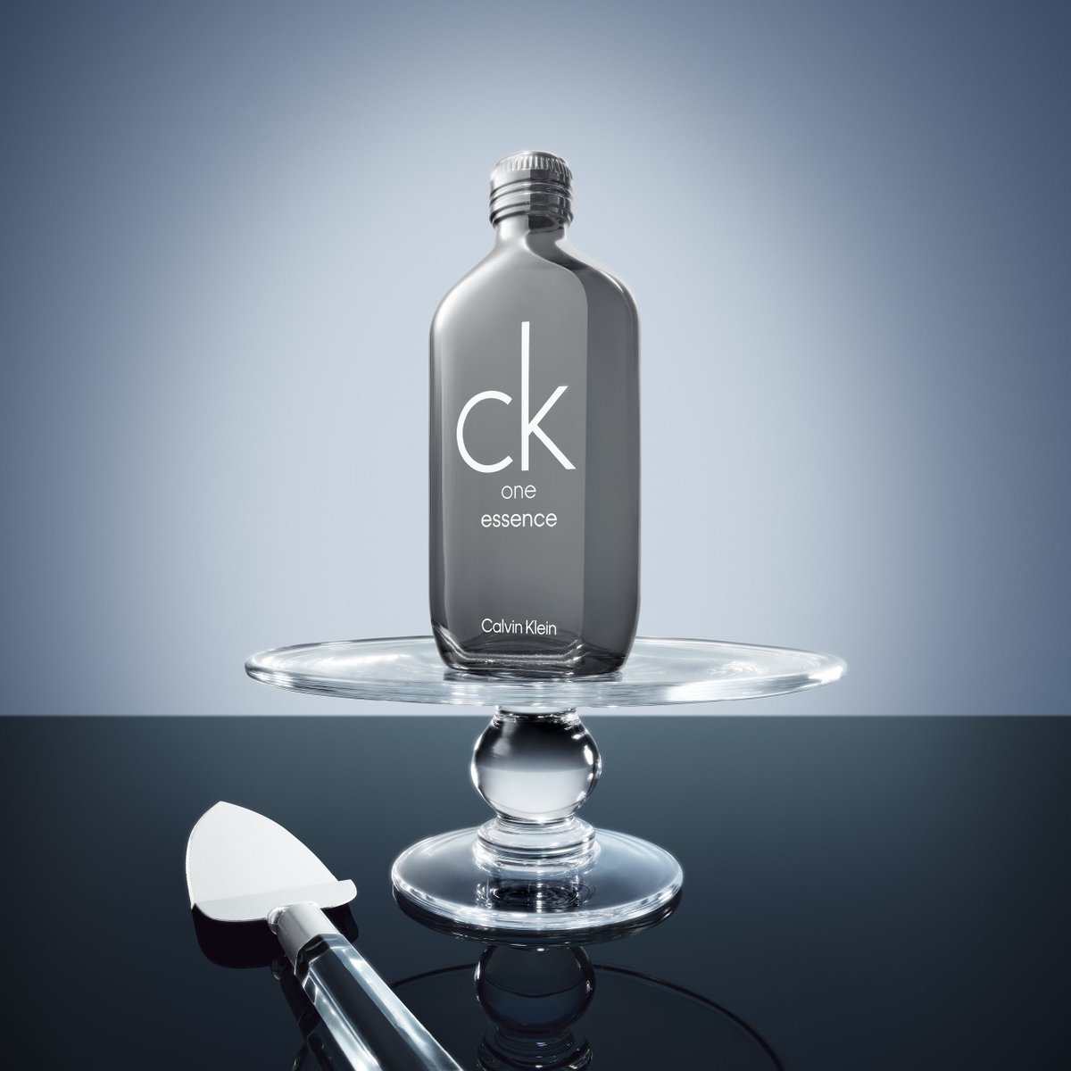 DelhiDutyFree's tweet image. Timeless scents of individuality and unity — CK One &amp;amp; CK One Essence, now at Delhi Duty Free. ✨
#CKOne #CKOneEssence #DelhiDutyFree #FragranceForAll