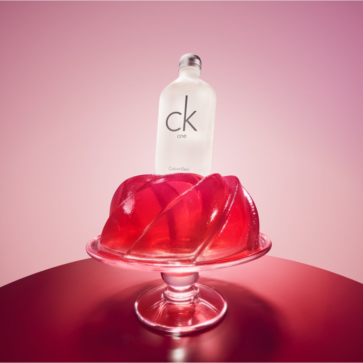 DelhiDutyFree's tweet image. Timeless scents of individuality and unity — CK One &amp;amp; CK One Essence, now at Delhi Duty Free. ✨
#CKOne #CKOneEssence #DelhiDutyFree #FragranceForAll