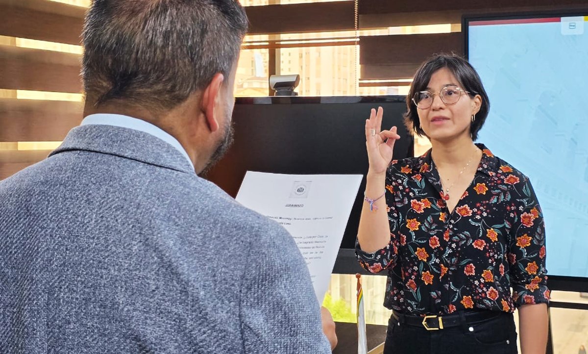 #NotaDePrensa 🖊 
Margot Ayala Lino fue posesionada como Directora Ejecutiva de la Agencia Nacional de Hidrocarburos.
📰 𝑵𝒐𝒕𝒂 𝒄𝒐𝒎𝒑𝒍𝒆𝒕𝒂: n9.cl/cpclh
#SiempreBolivia