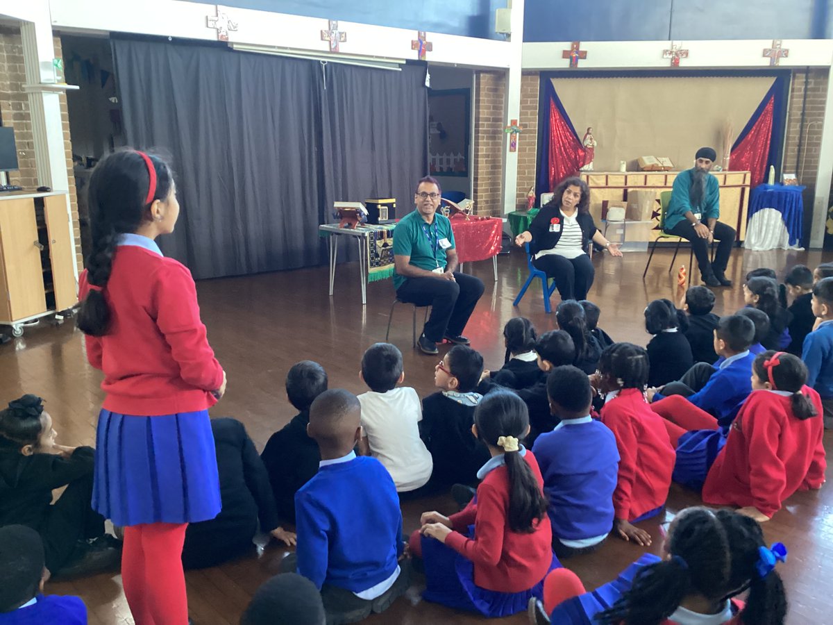 SCFM_Tweets's tweet image. We enjoyed a visit from @iecbradford where our children met three different faith leaders! 🪯☪️🕉️ We had the chance to look at different artefacts, discuss festivals, share our own knowledge and ask curious questions! #SCFMre #InterfaithWeek @IFWeek