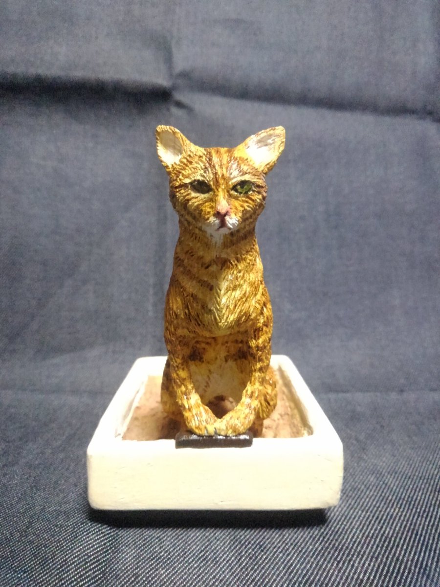 木彫りのコーギー