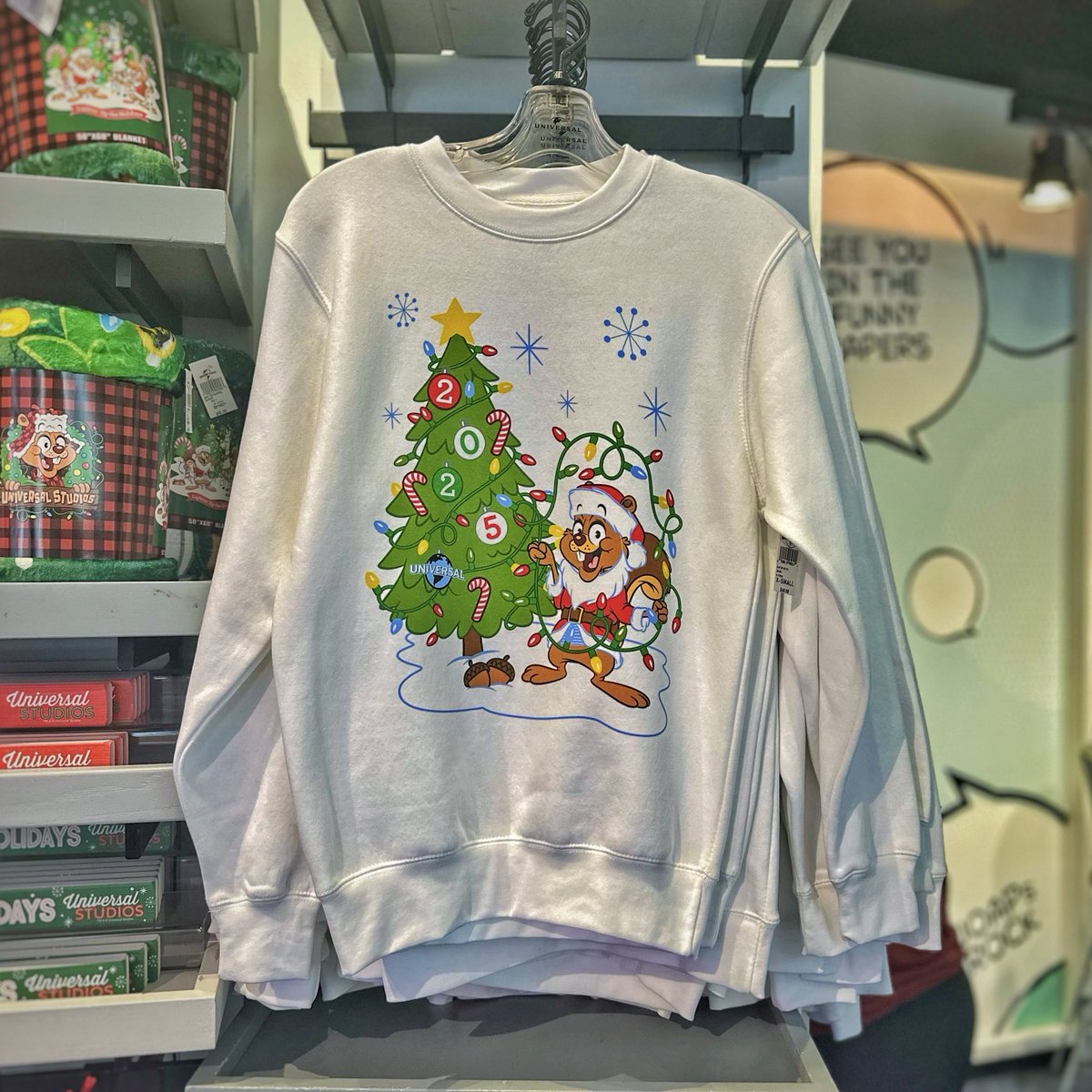 TuckBeck's tweet image. It’s never too “Earl”-y to celebrate the holidays, and the holidays start now at @UniversalORL Passholder Lounge! Which shirt are you grabbing first? 🎄🎅🏼🎄
.
#UniversalOrlandoResort #UniversalStudios
#UniversalStudiosBlogger #UOAPLounge
#UOAP #LightinUpTheHolidays ✨❤️✨