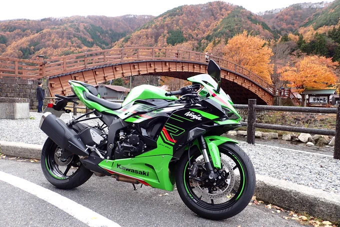 #秋っぽいバイクの写真で繋げて