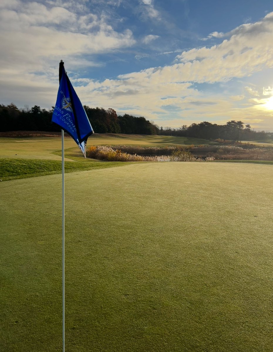 CompassTurfCare's tweet image. Monday- Slightly over a 1/2 inch of rain from overnight.  Rough only cart rule. Carts can cross the fairways.  Driving range mats and practice area open.   All carts on the path around greens.   Breezy day! Leaves might be an issue on some holes!