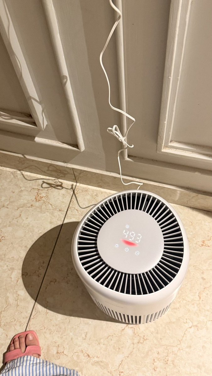 neha_basic's tweet image. Today I bought a Philips Air Purifier because I was not able to breathe! 

And the AQI Air purifier is showing is totally different from Government records? 

What is cooking? 🤯🤔🧐

#AQI #pollution #Gurugram #DelhiNCR