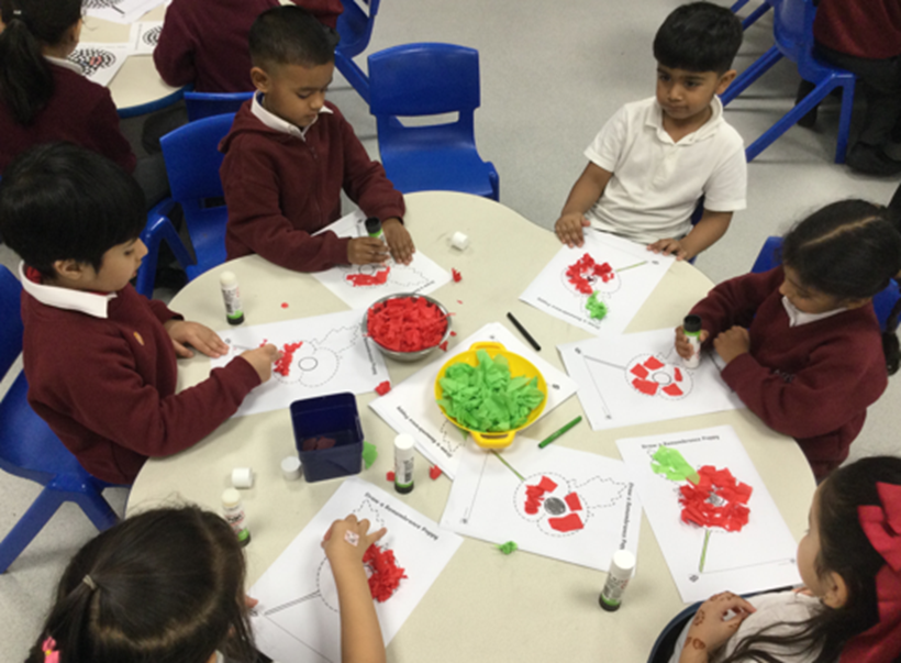 school_arden's tweet image. Today we found out why people wear poppies for Remembrance Day. 🌺 We did lots of lovely activities and will have a quiet two-minute silence to remember and say thank you. ❤️ #LestWeForget #Reception