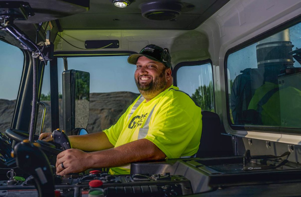 AutocarTruck's tweet image. “If we don’t give that operator every possible tool, we’re not doing our jobs.”
— Jimmy Johnston, President, Autocar Trucks

Read his editorial on #Refuse #Safety 🦺 in @WasteTodayMag: wastetodaymagazine.com/news/saftey-st…
#Autocar #AlwaysUp