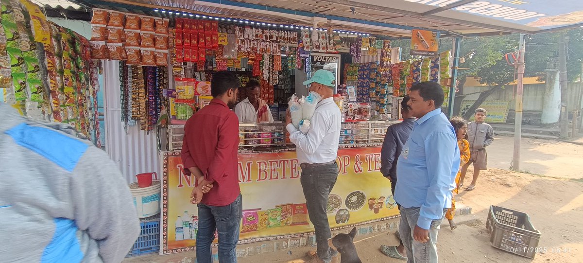 SMC_Sambalpur's tweet photo. Plastic seized in Naxapali & Maneswar. Choose biodegradable options like glass & earthen cups. Paper cups banned too — plastic lining harms health.
#NoToPlastic.
#banplastic
#swachhasundarsabujasambalpur
#CleanandGreenSambalpur https://t.co/xzKK7doAOp