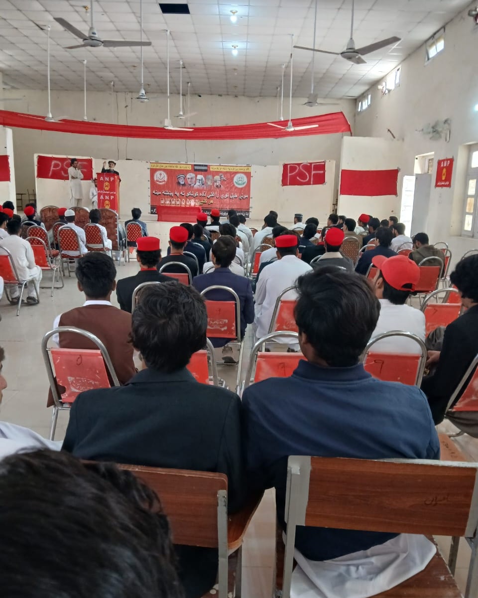 دیر لوئر: پختون سٹوڈنٹس فیڈریشن گورنمنٹ ڈگری کالج تیمرگرہ کے زیرِ اہتمام نئے آنے والے طلباء کے لیے منعقدہ ویلکم پارٹی سے عوامی نیشنل پارٹی کے صوبائی جنرل سیکرٹری و کوآرڈینیٹر پختون سٹوڈنٹس فیڈریشن حسین شاہ یوسفزئی خطاب کر رہے ہیں

#ANP | #ANPPakhtunkhwa | #PSF