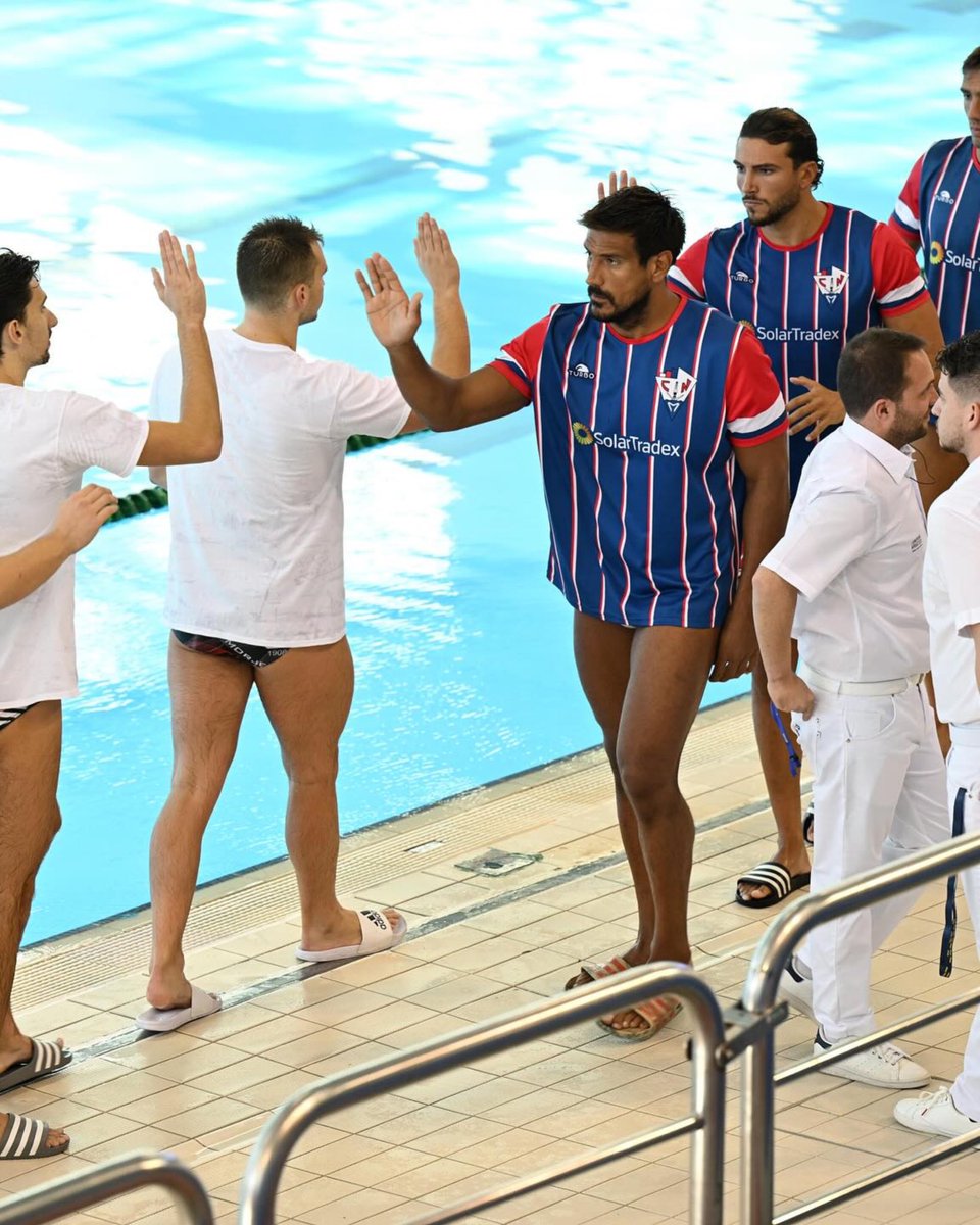 waterpolistacom's tweet image. 𝐆𝐫𝐚𝐧 𝐩𝐚𝐬𝐨 en la LEN Conference Cup 🧨🧱

CN Mataró y Echeyde finalizan segundos en sus grupos para avanzar con puño de hierro en la LEN Conference Cup Masculina 25-26

Siguen vivos y 𝐜𝐨𝐧 𝐦𝐮𝐜𝐡𝐚 𝐚𝐦𝐛𝐢𝐜𝐢𝐨́𝐧 ✨

👉🏻👉🏻👉🏻n9.cl/lseqc

#Internacional