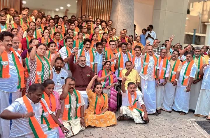 തിരുവനന്തപുരം നഗരത്തിന് അർഹതപ്പെട്ട വികസന വിപ്ലവത്തിന് ചുക്കാൻ പിടിക്കാൻ വികസിത അനന്തപുരിയുടെ യോദ്ധാക്കൾ.  

മാറാത്തത് ഇനി മാറും.
#ThiruvananthapuramCorporation #BJPCandidates