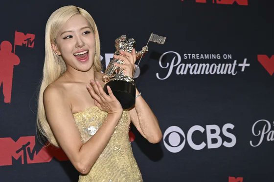 ReactiveTech's tweet image. 🎉 Histoire écrite : Rosé décroche 3 nominations Grammy avec APT. — un moment décisif pour les artistes féminines K-pop. 🌟 📣 blackpink-fansite.com/blog/rose-gram…