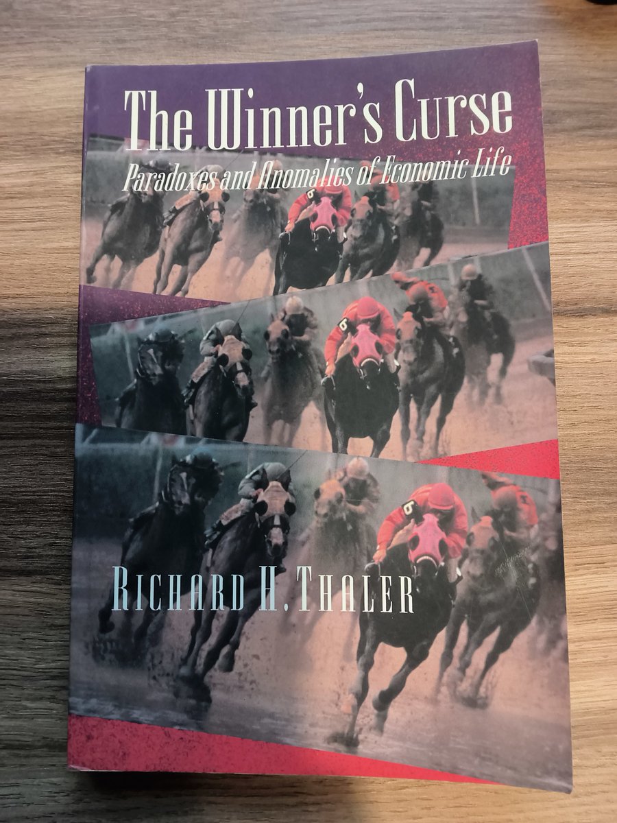 The Winner's Curse z 2025 właśnie do mnie przyszło! Trochę musiałem poczekać zanim Amazon postanowił przysłać mi tę książkę do domu. Już nie mogę doczekać się lektury. Będę sprawdzał różnice z wydaniem z 1992. 😉
Myślę, że ta książka zasługuje na polskie wydanie.