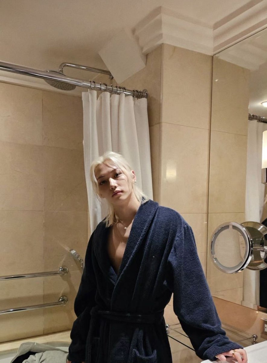 _chaoticspawn_'s tweet photo. Good morning mates~.

[Yes, he's wearing Dao's robe.] https://t.co/pVkOi0OAYJ