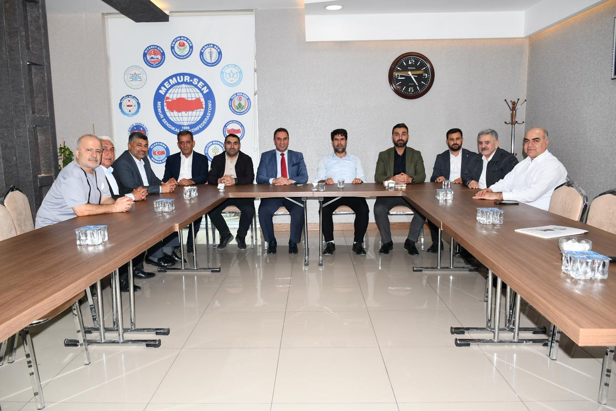 Büyük bir dayanışma içerisinde çalışmalarımıza devam ediyoruz. 

Şehrimizde uğramadık kapı kalmayana kadar, Cumhurbaşkanımız Recep Tayyip Erdoğan’ın liderliğinde hizmet hareketini herkese duyurmak en büyük amacımızdır.

AK Parti, gönüllere dokunmayı bilen, paydaşlarıyla birlikte